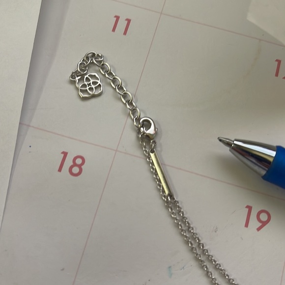 Kendra Scott Anna Short Silver Pendant Necklace in Rhodium Gray Illusion NWT - Picture 4 of 5